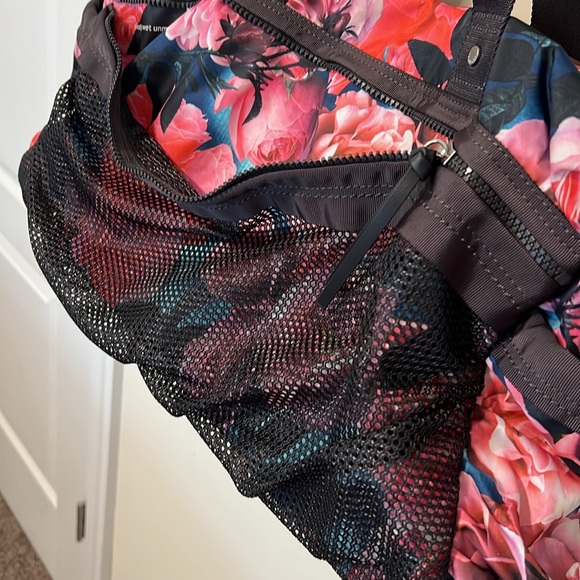 Lululemon Athletica Women’s Yoga On the Fly Duffel Travel Bag / Secret Garden - Picture 7 of 10